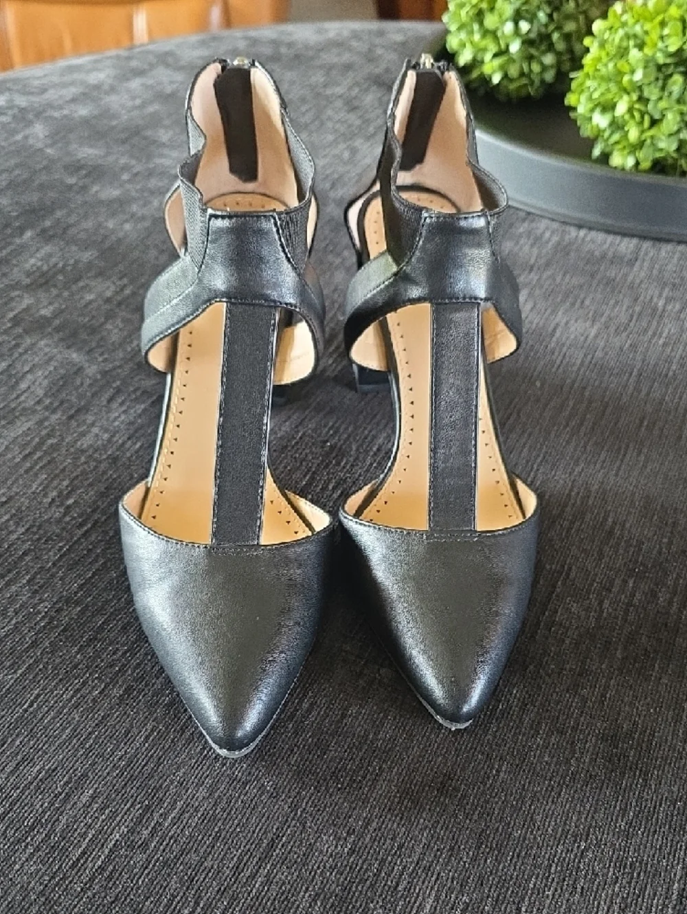 Adrienne Vittadini Black Strappy Pointed Block Heel Pumps - Picture 3 of 7